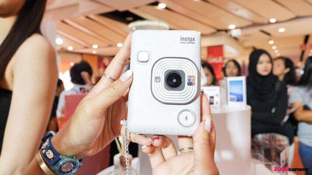 พาเที่ยวงานเปิดตัวพร้อมรีวิว Fujifilm Instax Mini LiPLAY กล้องฟิล์มสายพันธ์ใหม่ อัดเสียงได้ ใช้ง่าย พกพาสะดวก