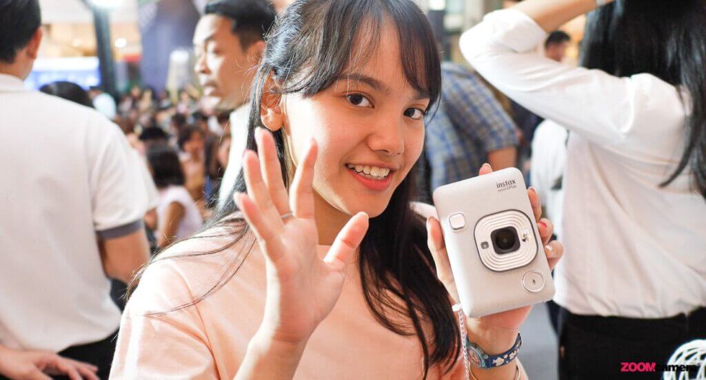พาเที่ยวงานเปิดตัวพร้อมรีวิว Fujifilm Instax Mini LiPLAY กล้องฟิล์มสายพันธ์ใหม่ อัดเสียงได้ ใช้ง่าย พกพาสะดวก 13 พาเที่ยวงานเปิดตัวพร้อมรีวิว Fujifilm Instax Mini LiPLAY กล้องฟิล์มสายพันธ์ใหม่ อัดเสียงได้ ใช้ง่าย พกพาสะดวก