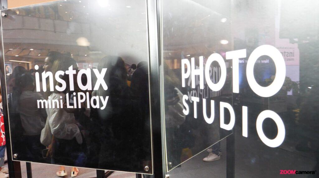 พาเที่ยวงานเปิดตัวพร้อมรีวิว Fujifilm Instax Mini LiPLAY กล้องฟิล์มสายพันธ์ใหม่ อัดเสียงได้ ใช้ง่าย พกพาสะดวก 4 พาเที่ยวงานเปิดตัวพร้อมรีวิว Fujifilm Instax Mini LiPLAY กล้องฟิล์มสายพันธ์ใหม่ อัดเสียงได้ ใช้ง่าย พกพาสะดวก
