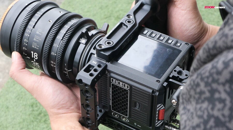 รีวิว RED KOMODO 6K พลังกล้อง Cinema ในขนาดเท่าฝ่ามือ 9 RED Komodo 6K screen sun light