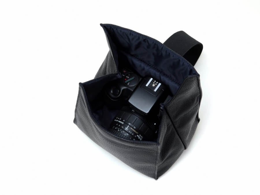 Artisan & Artist ACAM-78 Soft Leather Pouch (Black)1