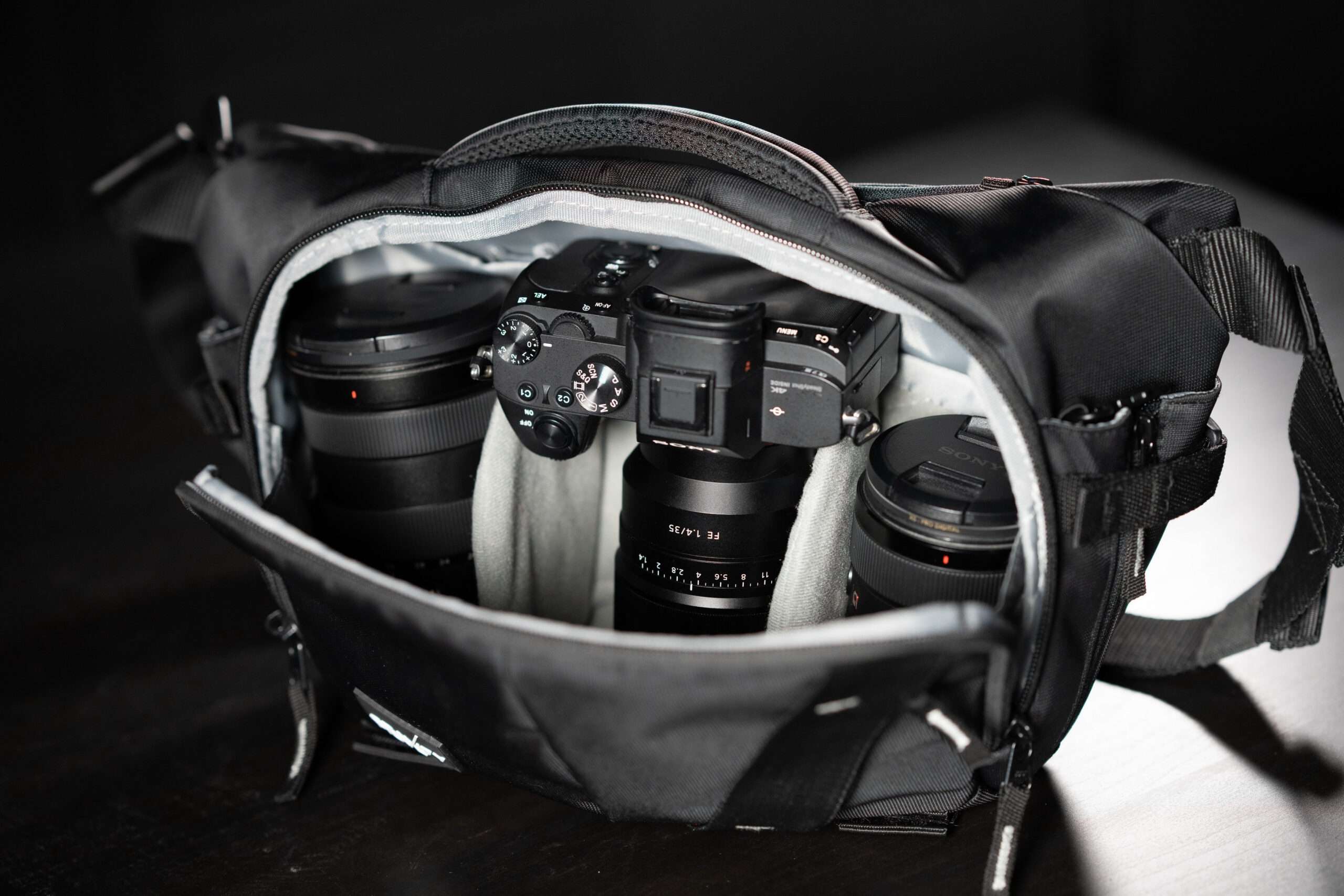 Gravity Move Reform Sling Waistpack Plus Ver. 2 Black Edition 1 ZoomCamera