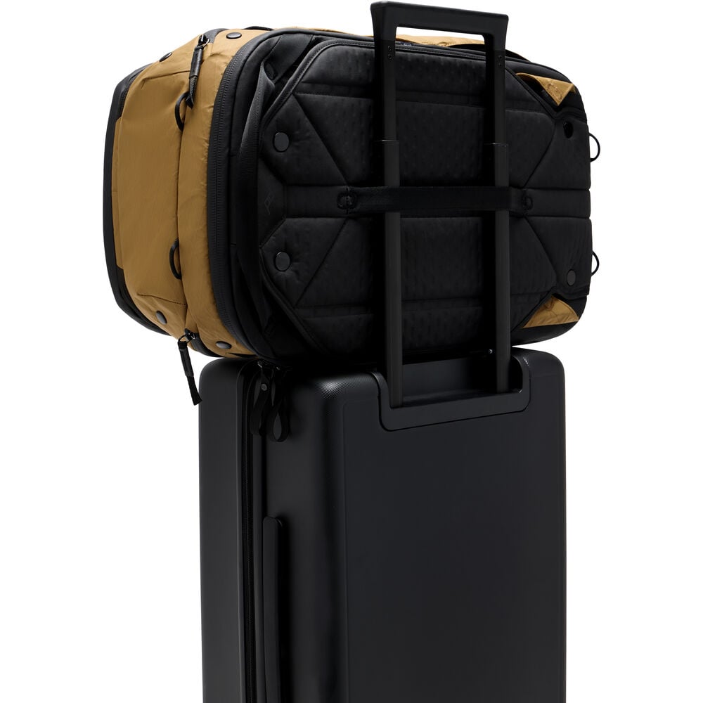 Peak Design Travel Backpack Coyote BTR-45-CY-2 (ประกันศูนย์) 18 Peak Design Travel Backpack (Coyote, 45L)