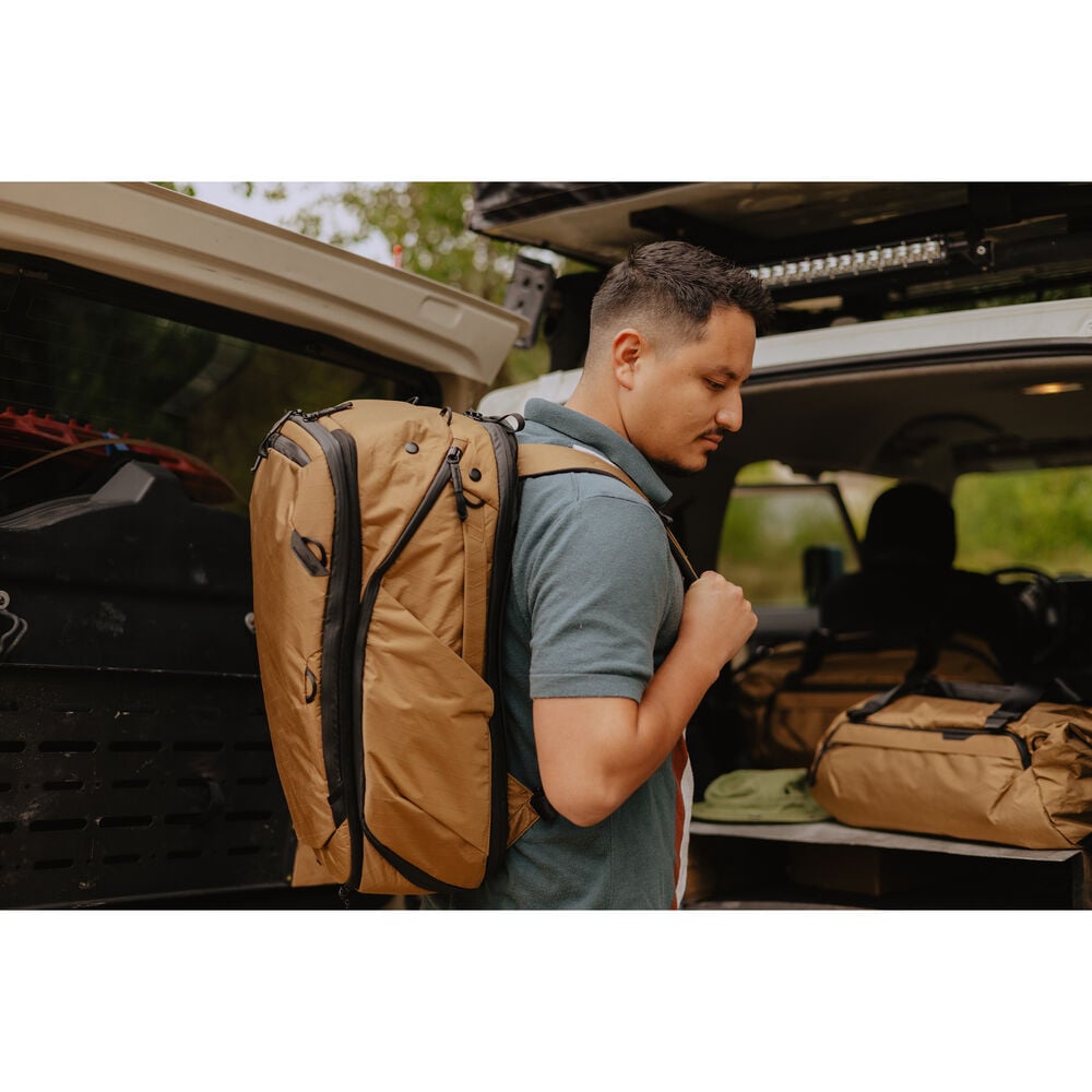 Peak Design Travel Backpack Coyote BTR-45-CY-2 (ประกันศูนย์) 19 Peak Design Travel Backpack (Coyote, 45L)
