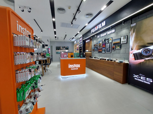Fujifilm Brand CDF studio by ZoomCamera Fujifilm Brand CDF studio by ZoomCamera