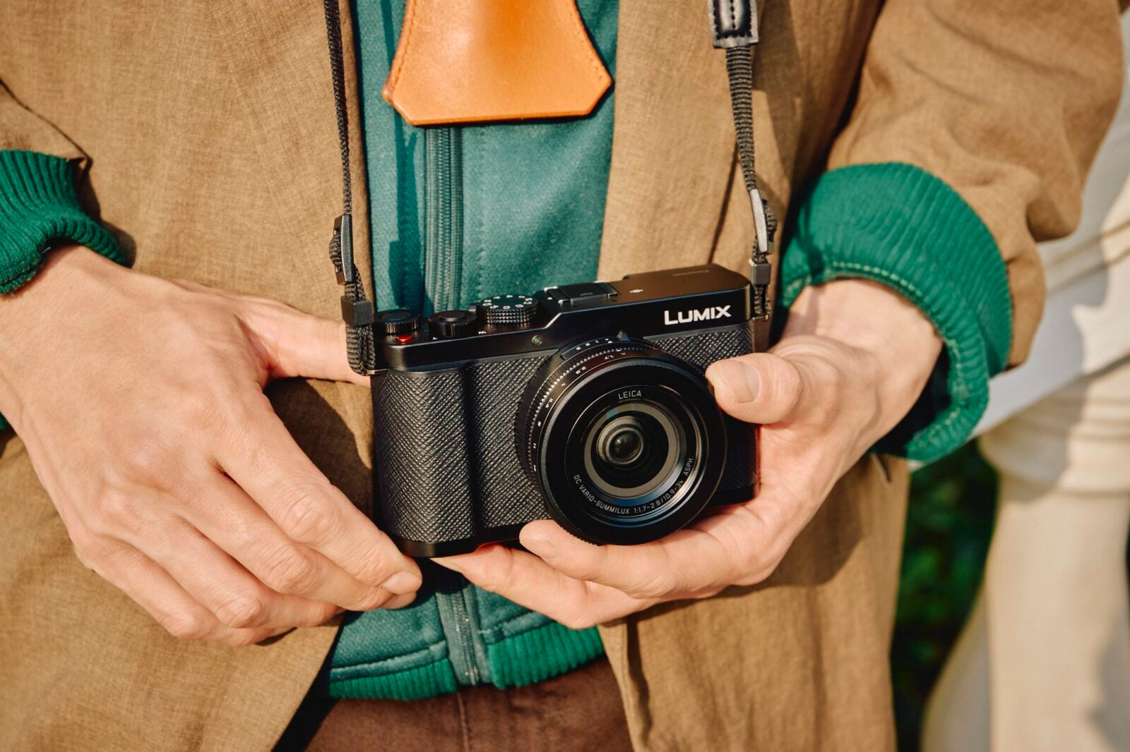 สรุปเปิดตัว Panasonic Lumix L10 กล้องพรีเมียมคอมแพคตัวจบของสาย Creator เลนส์ Leica คมชัด พร้อมจบหลังกล้องด้วย Real Time LUT 2 Panasonic Lumix L10 review 1