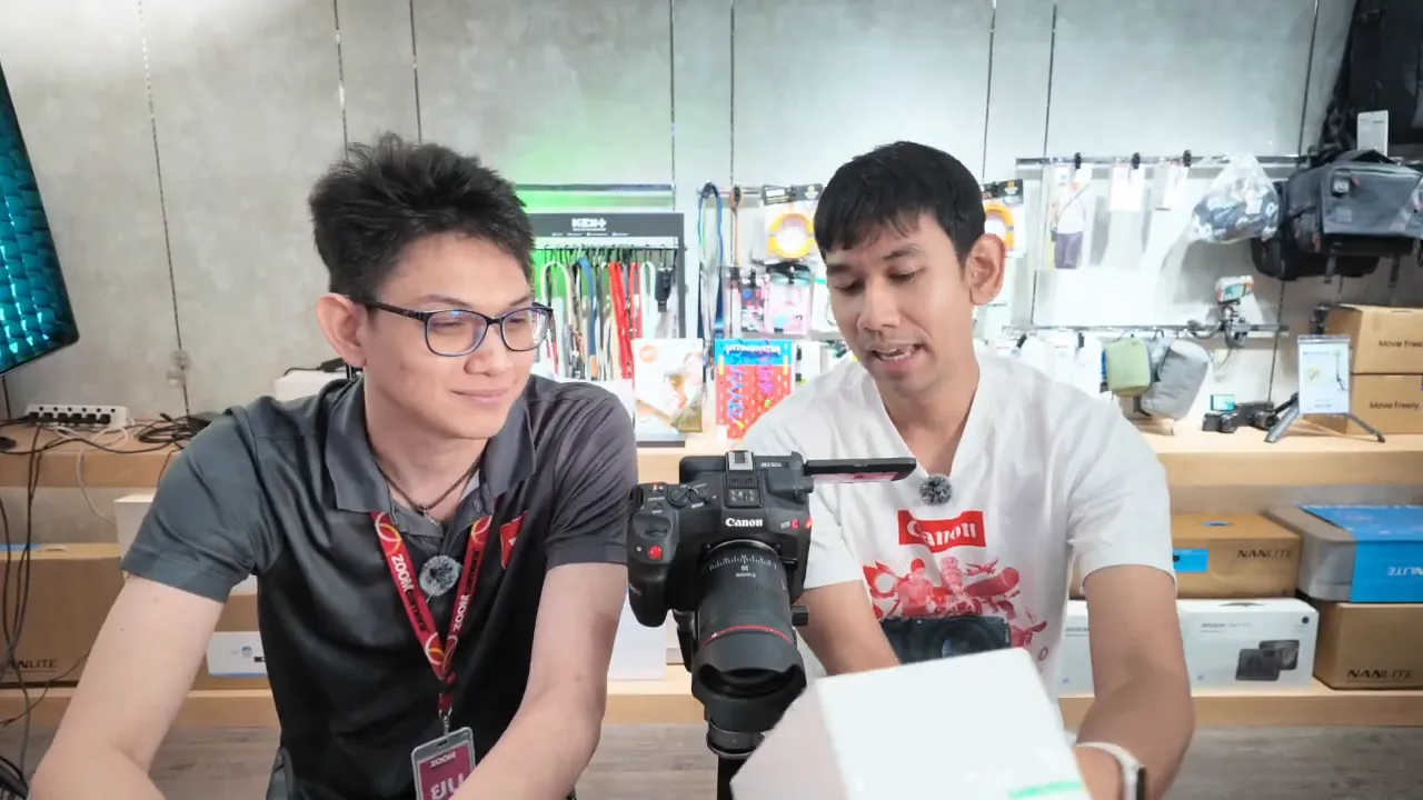 Dji Osmo Pocket 4P แกะกล่องชุด Creator Combo มีอะไรให้บ้าง? และน่าเล่นแค่ไหน? 4 กล่องสินค้า dji osmo pocket 4p พร้อมสติกเกอร์ not for sale